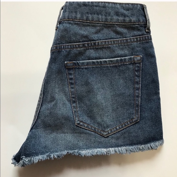 A pair of Forever 21 destressed shorts - Picture 5 of 8